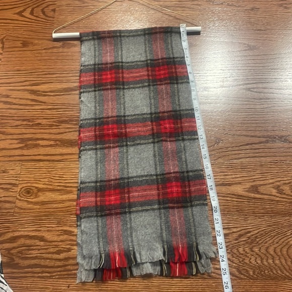 Men’s Plaid 100% MARINO WOOL SCARF with fringe red / grey / black size 50 inch - Picture 6 of 7